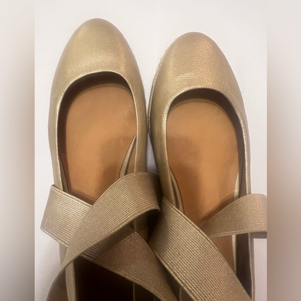 Corso Como Gold wrap-around ballet flat. Size 8 (US).